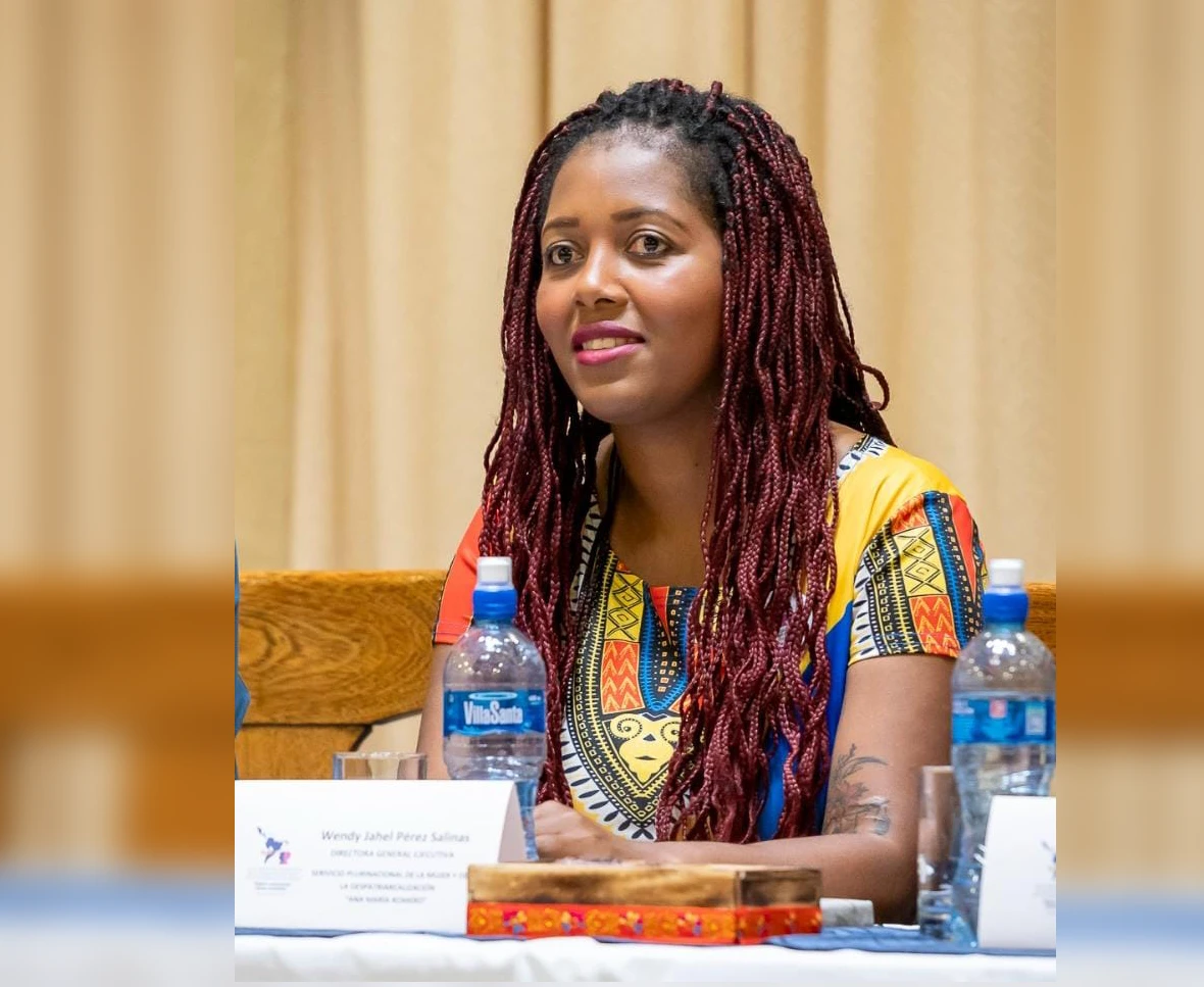 Mujer afroboliviana participa en un encuentro de diálogo y derechos
